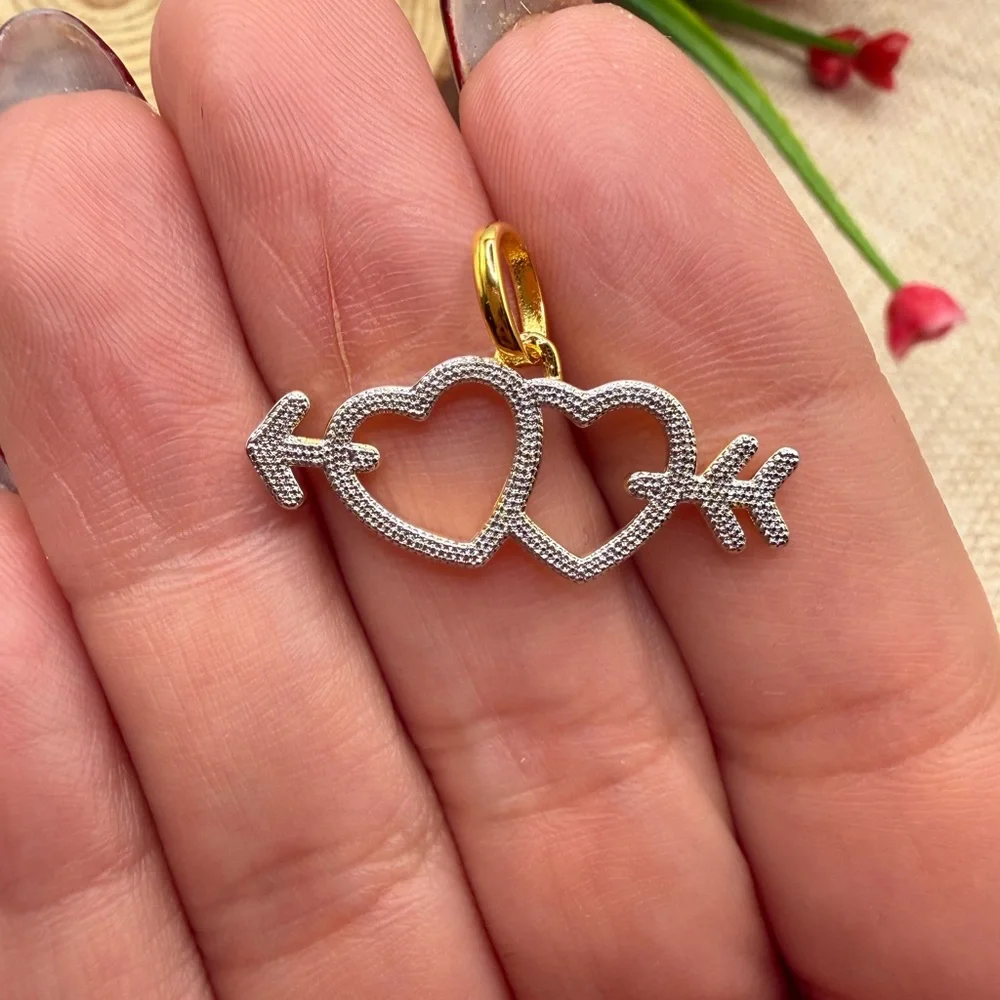 New!🆕 Two-tone arrow-heart motif pendant with medallions(only one) 1️⃣